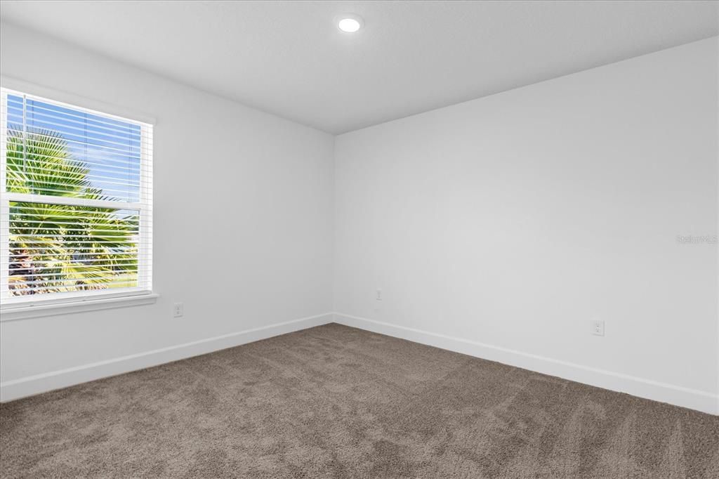 Activo con contrato: $2,395 (3 camas, 2 baños, 1802 Pies cuadrados)