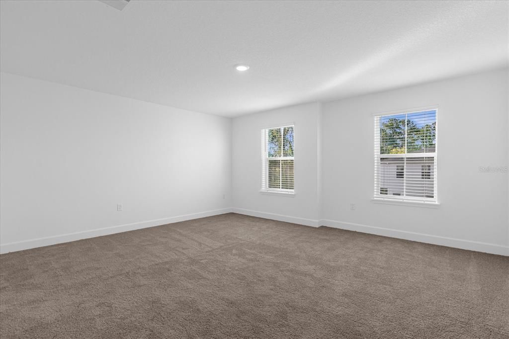 Activo con contrato: $2,395 (3 camas, 2 baños, 1802 Pies cuadrados)