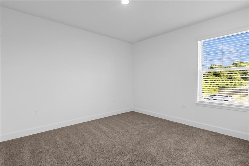 Activo con contrato: $2,395 (3 camas, 2 baños, 1802 Pies cuadrados)