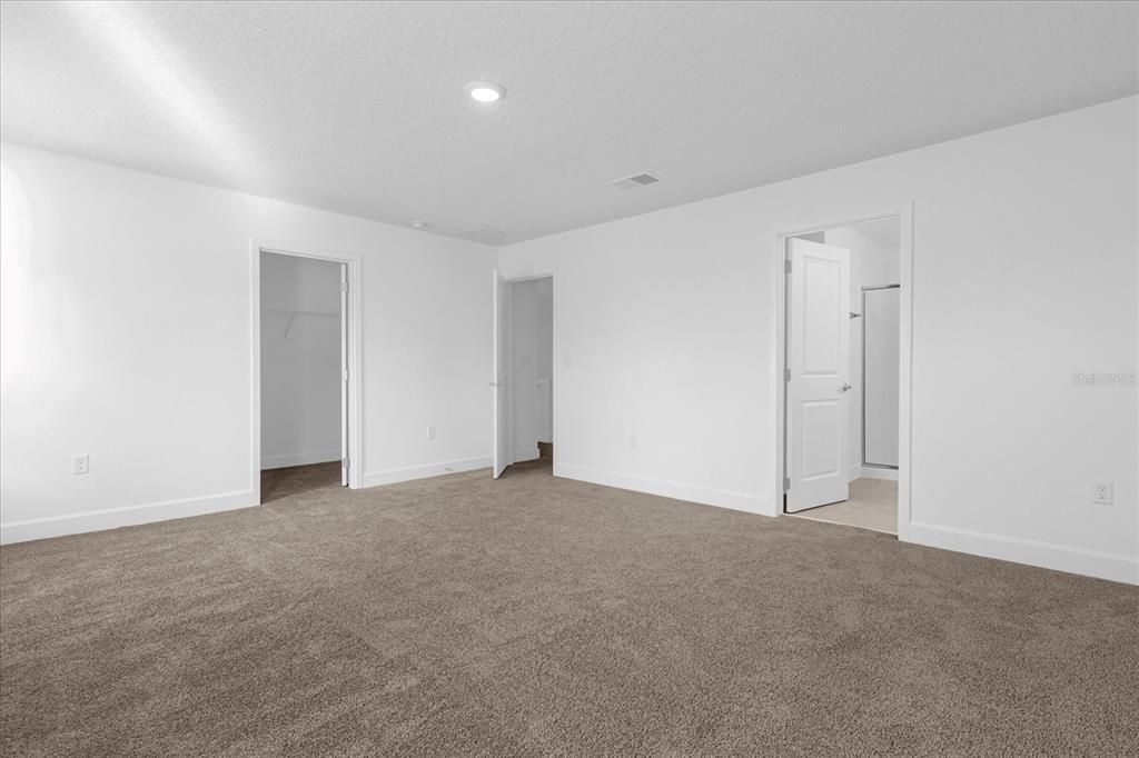 Activo con contrato: $2,395 (3 camas, 2 baños, 1802 Pies cuadrados)