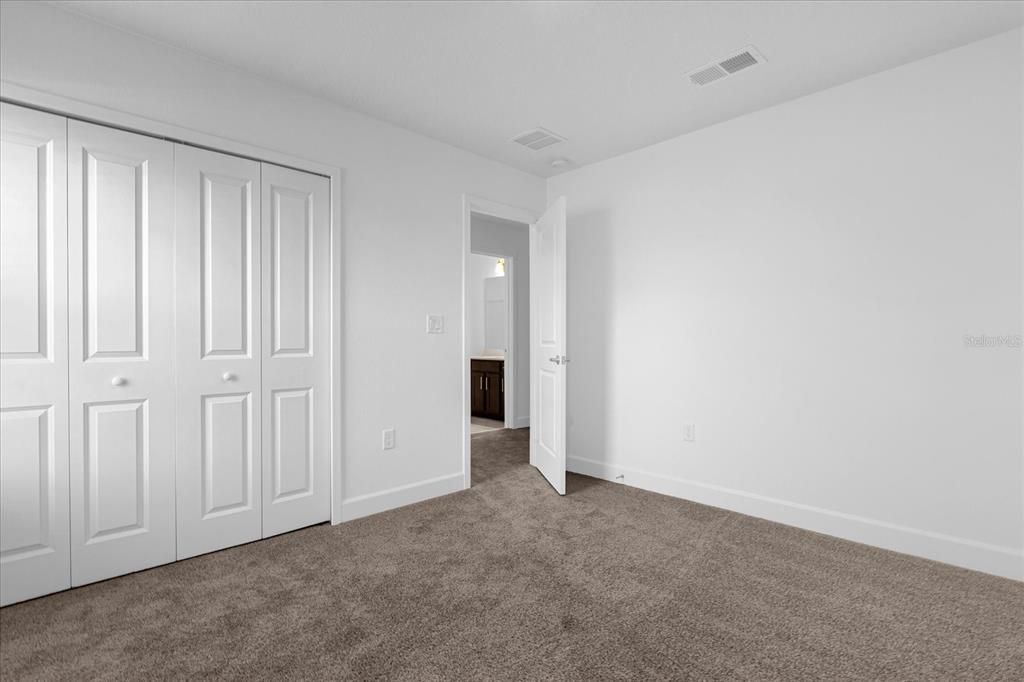 Activo con contrato: $2,395 (3 camas, 2 baños, 1802 Pies cuadrados)