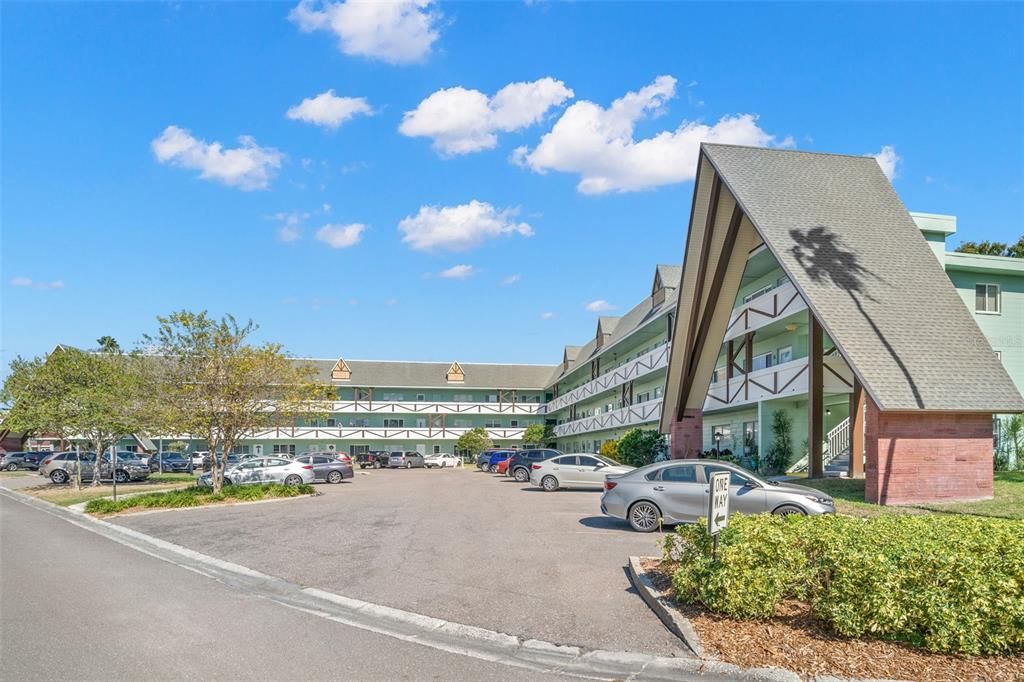 Active With Contract: $1,600 (2 beds, 2 baths, 1100 Square Feet)