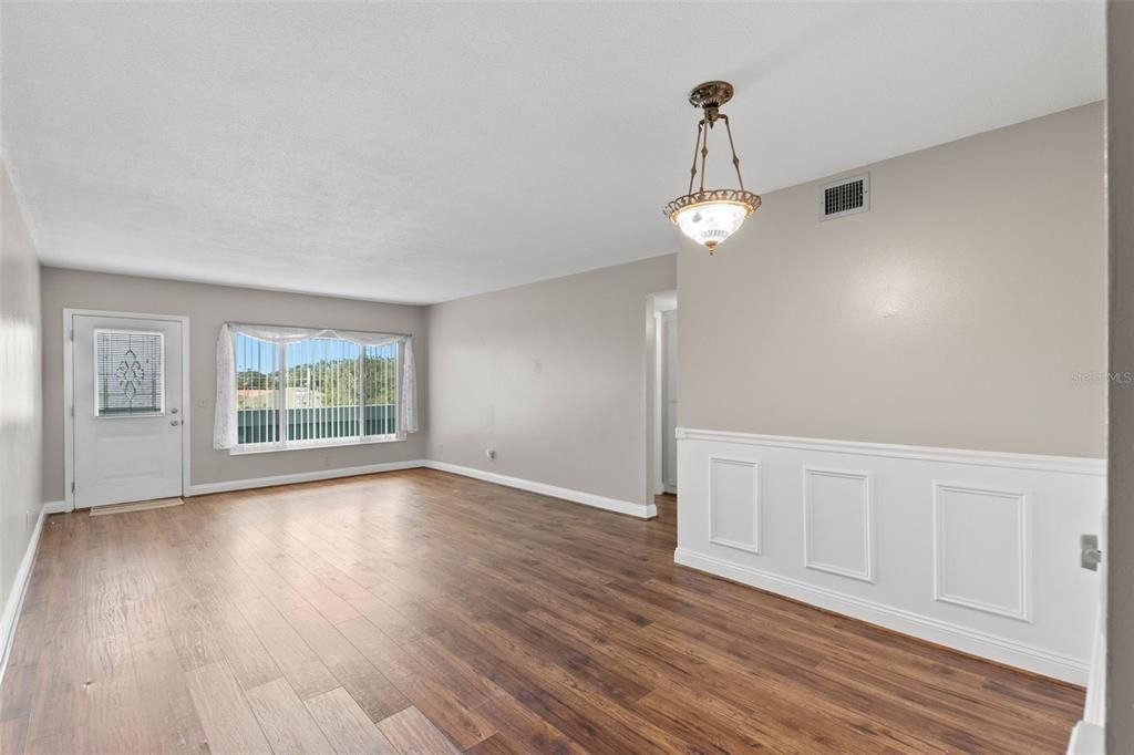 Active With Contract: $1,600 (2 beds, 2 baths, 1100 Square Feet)