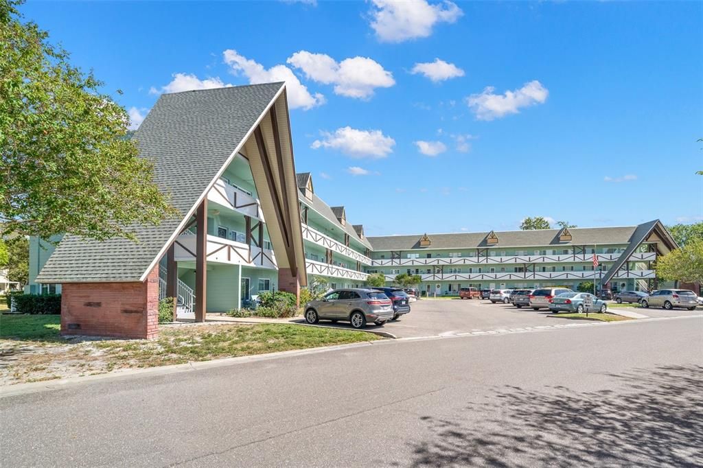 Active With Contract: $1,600 (2 beds, 2 baths, 1100 Square Feet)