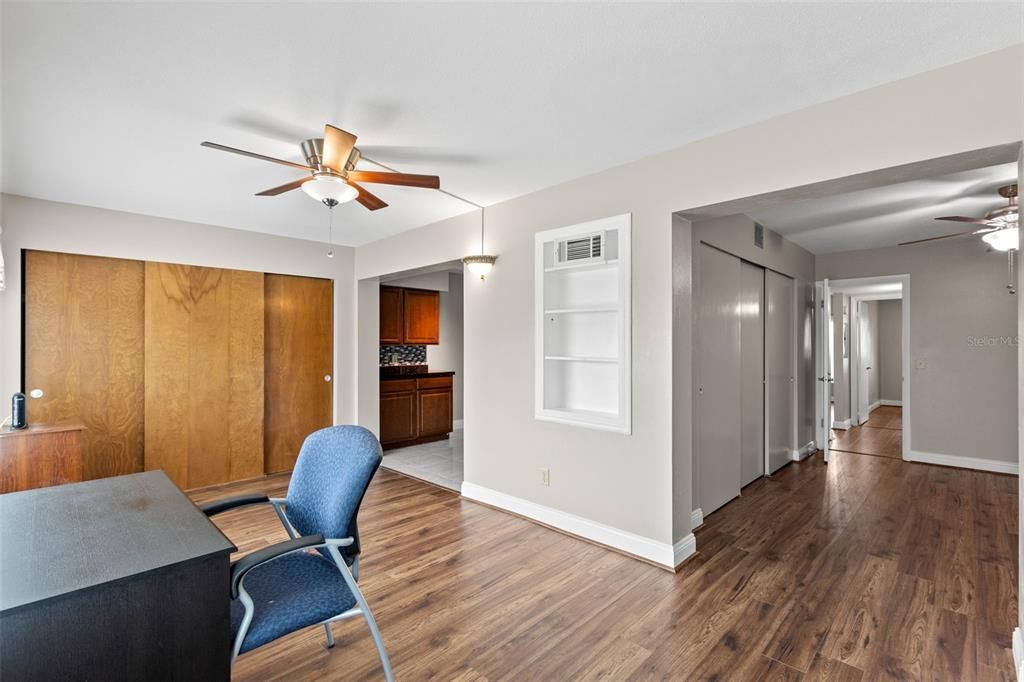Active With Contract: $1,600 (2 beds, 2 baths, 1100 Square Feet)