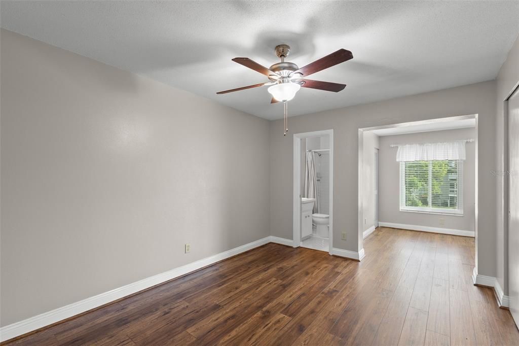 Active With Contract: $1,600 (2 beds, 2 baths, 1100 Square Feet)