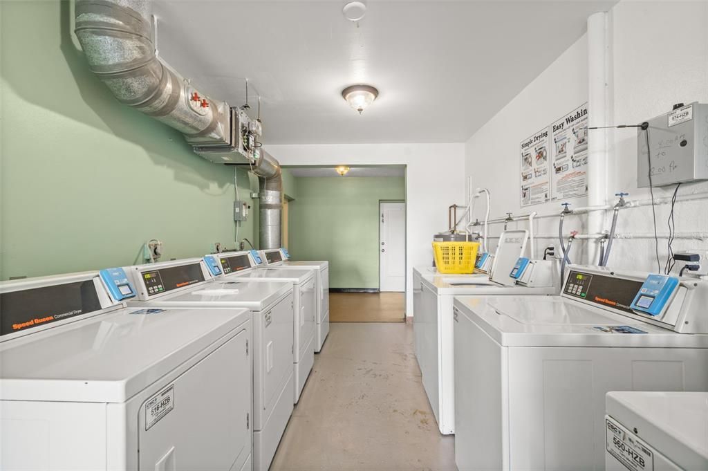 Active With Contract: $1,600 (2 beds, 2 baths, 1100 Square Feet)