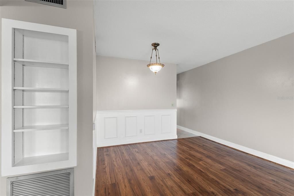 Active With Contract: $1,600 (2 beds, 2 baths, 1100 Square Feet)