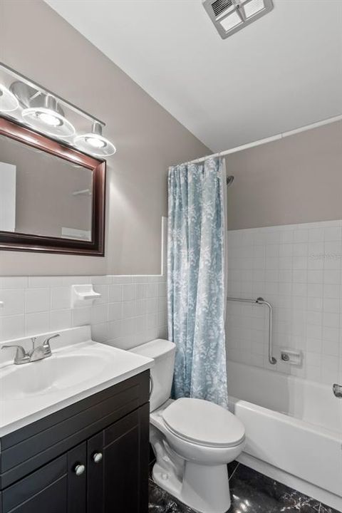 Active With Contract: $1,600 (2 beds, 2 baths, 1100 Square Feet)