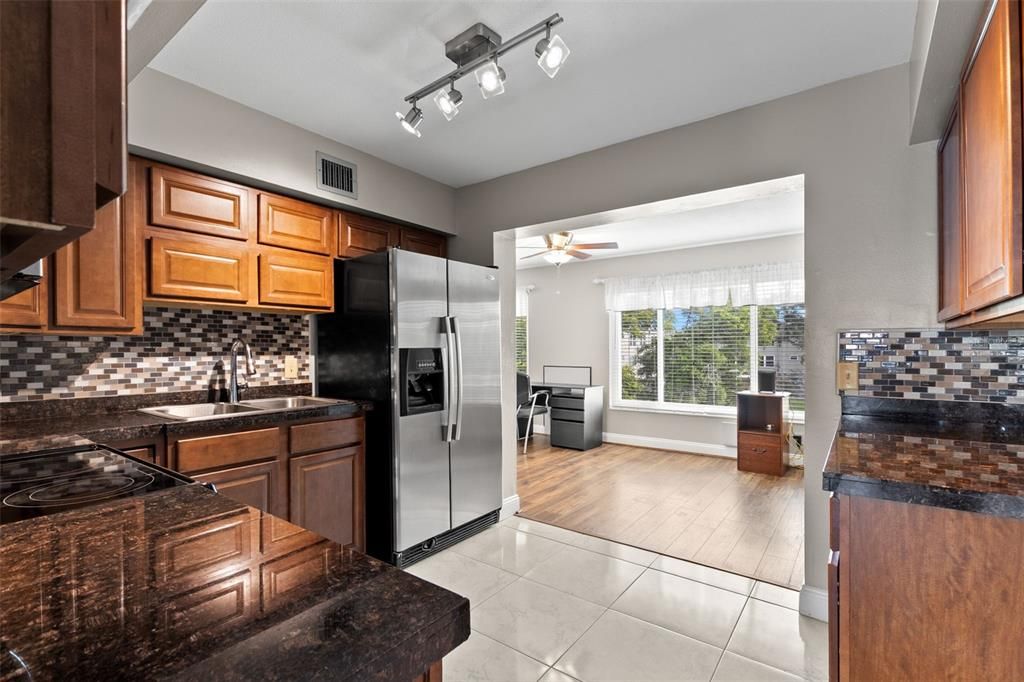 Active With Contract: $1,600 (2 beds, 2 baths, 1100 Square Feet)