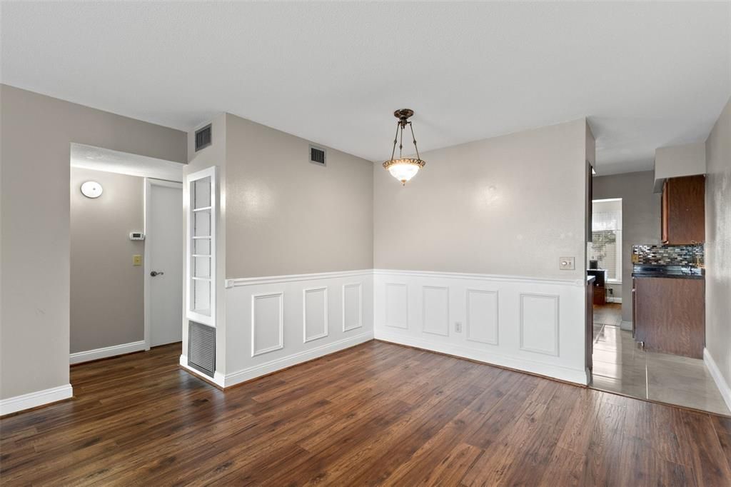 Active With Contract: $1,600 (2 beds, 2 baths, 1100 Square Feet)