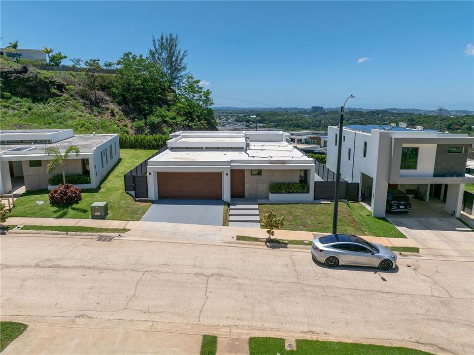 Под контрактом: $995,000 (3 спален, 2 ванн, 1800 Квадратных фут)