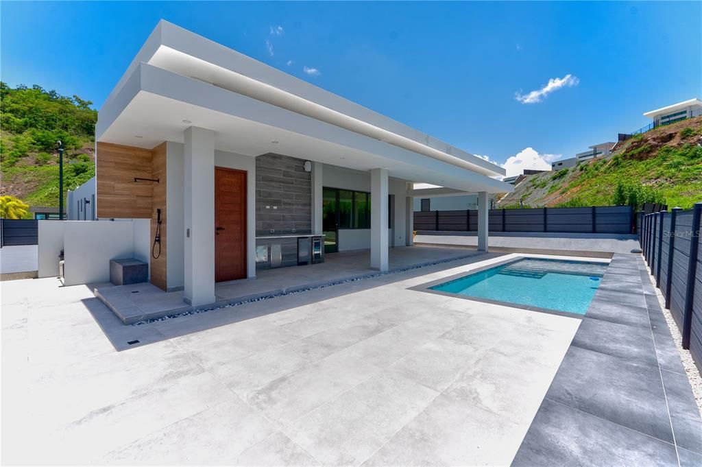 Под контрактом: $995,000 (3 спален, 2 ванн, 1800 Квадратных фут)