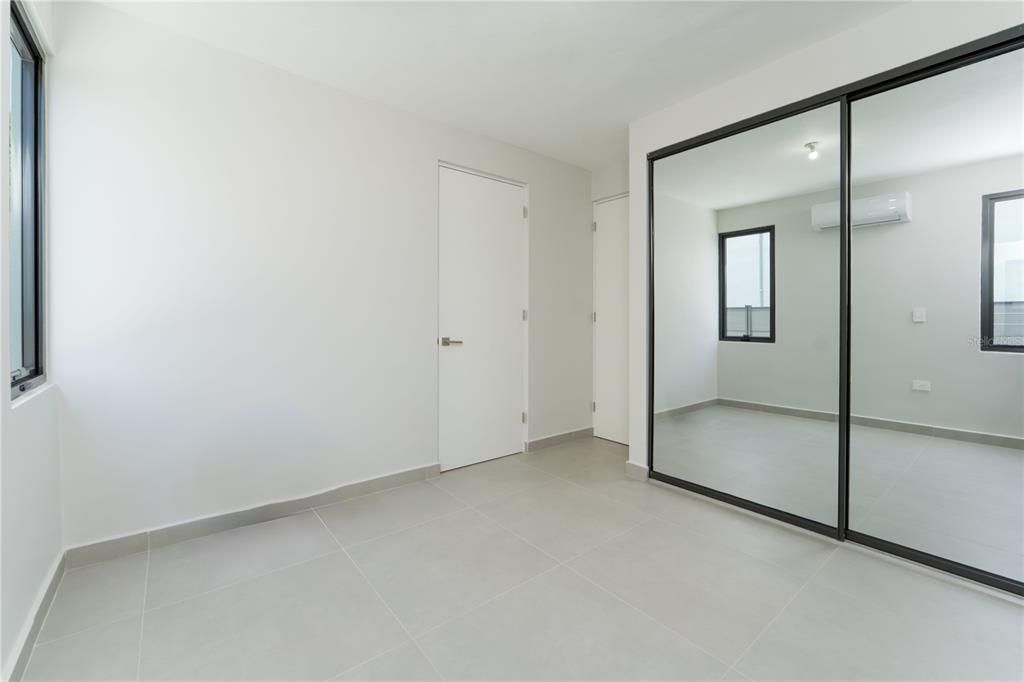 Под контрактом: $995,000 (3 спален, 2 ванн, 1800 Квадратных фут)