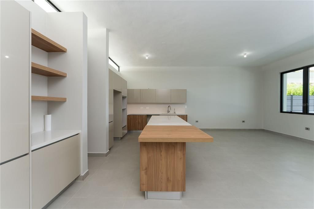 Под контрактом: $995,000 (3 спален, 2 ванн, 1800 Квадратных фут)