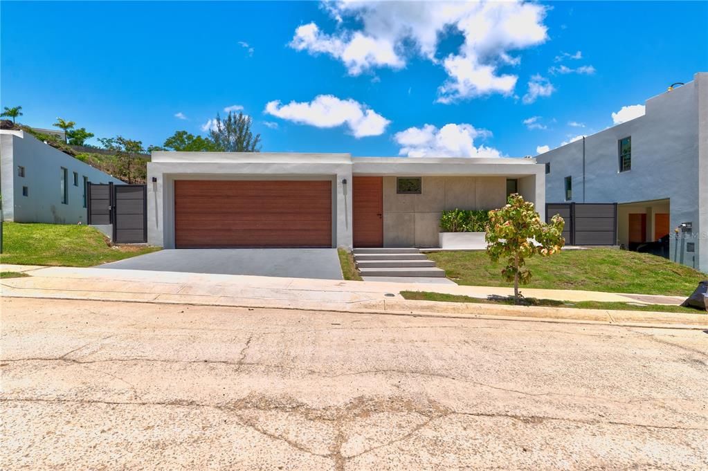 Под контрактом: $995,000 (3 спален, 2 ванн, 1800 Квадратных фут)