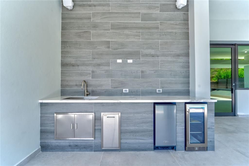 Под контрактом: $995,000 (3 спален, 2 ванн, 1800 Квадратных фут)