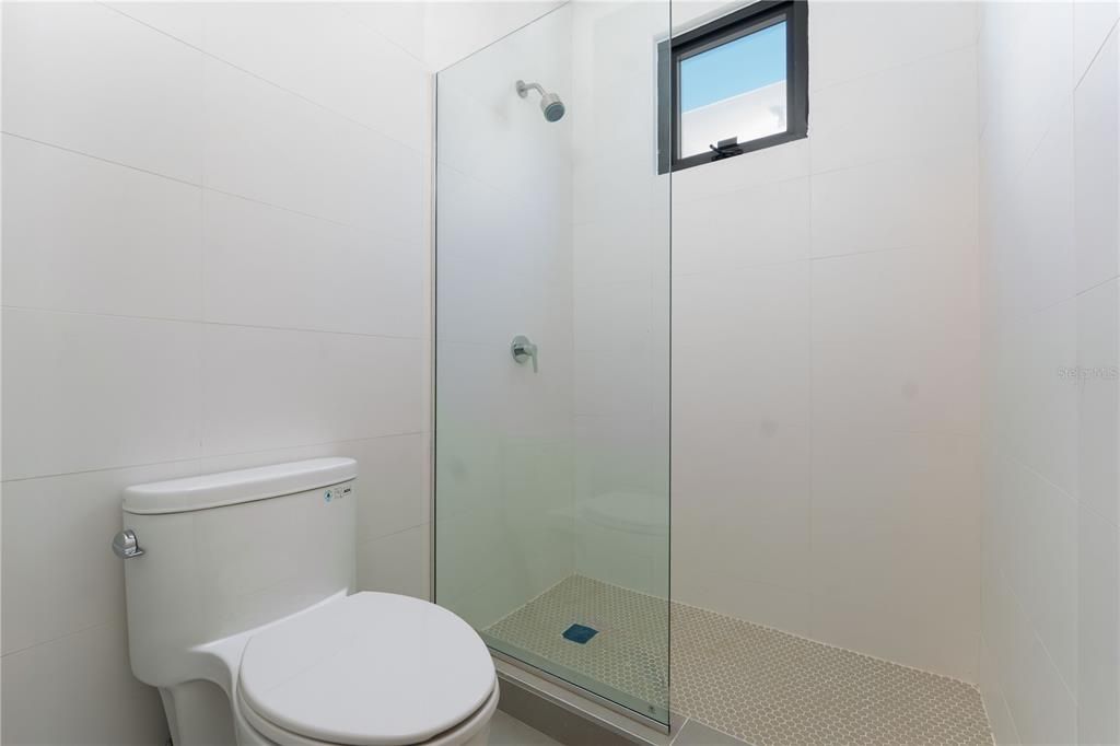 Под контрактом: $995,000 (3 спален, 2 ванн, 1800 Квадратных фут)