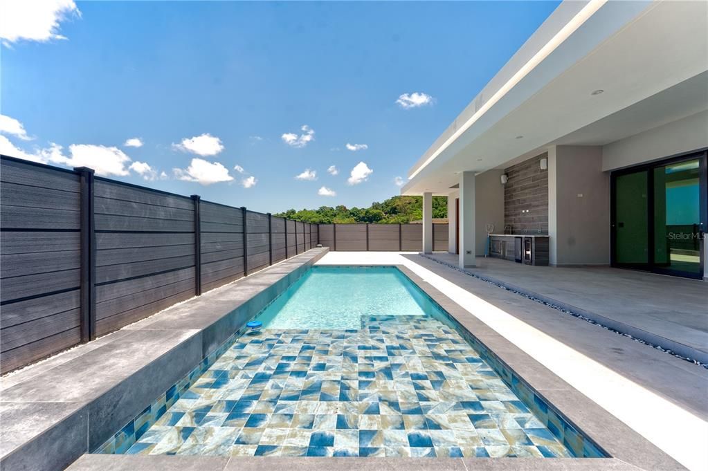 Под контрактом: $995,000 (3 спален, 2 ванн, 1800 Квадратных фут)