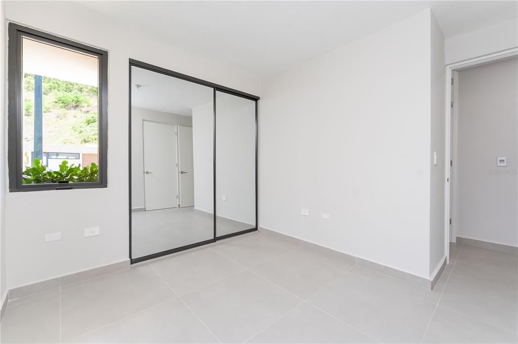 Под контрактом: $995,000 (3 спален, 2 ванн, 1800 Квадратных фут)