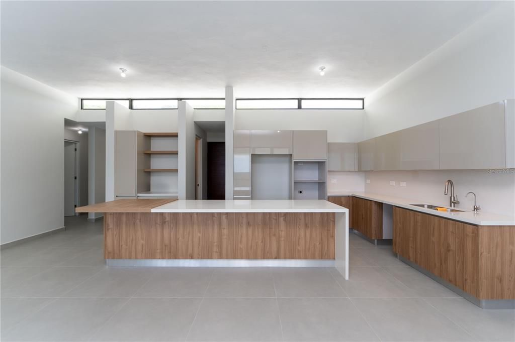 Под контрактом: $995,000 (3 спален, 2 ванн, 1800 Квадратных фут)