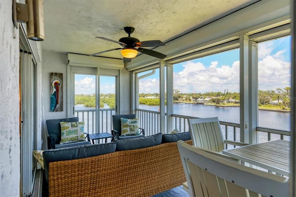 На продажу: $359,000 (2 спален, 2 ванн, 1093 Квадратных фут)