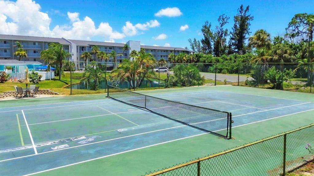 На продажу: $359,000 (2 спален, 2 ванн, 1093 Квадратных фут)