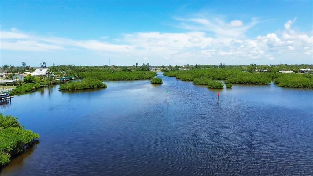 На продажу: $359,000 (2 спален, 2 ванн, 1093 Квадратных фут)