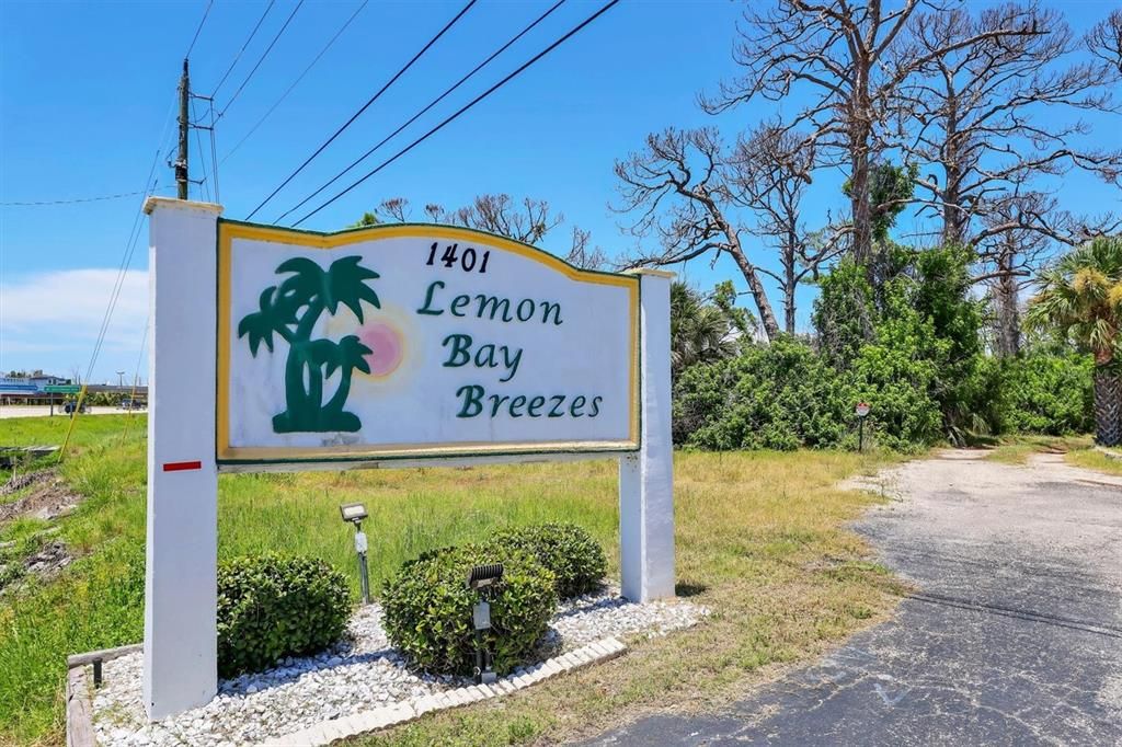 На продажу: $359,000 (2 спален, 2 ванн, 1093 Квадратных фут)