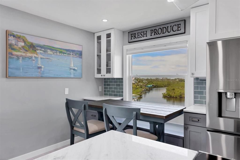 На продажу: $359,000 (2 спален, 2 ванн, 1093 Квадратных фут)