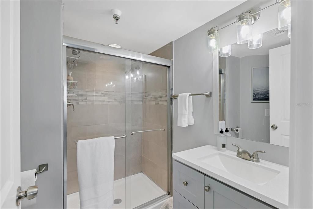 На продажу: $359,000 (2 спален, 2 ванн, 1093 Квадратных фут)