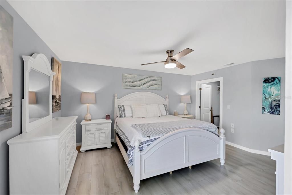 На продажу: $359,000 (2 спален, 2 ванн, 1093 Квадратных фут)