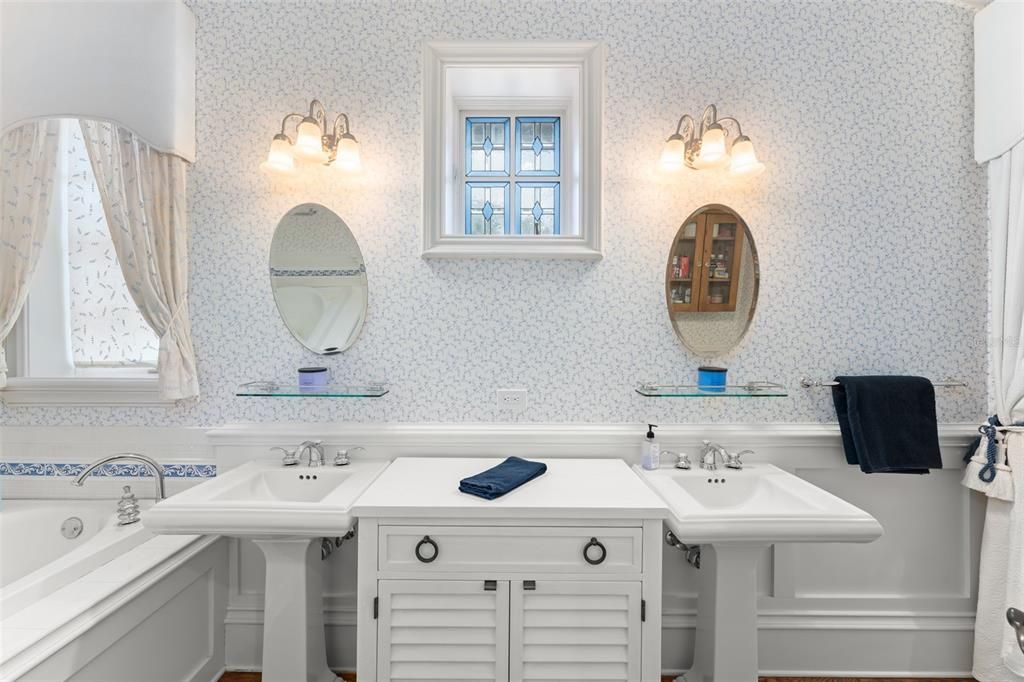 For Sale: $7,500,000 (10 beds, 13 baths, 25706 Square Feet)