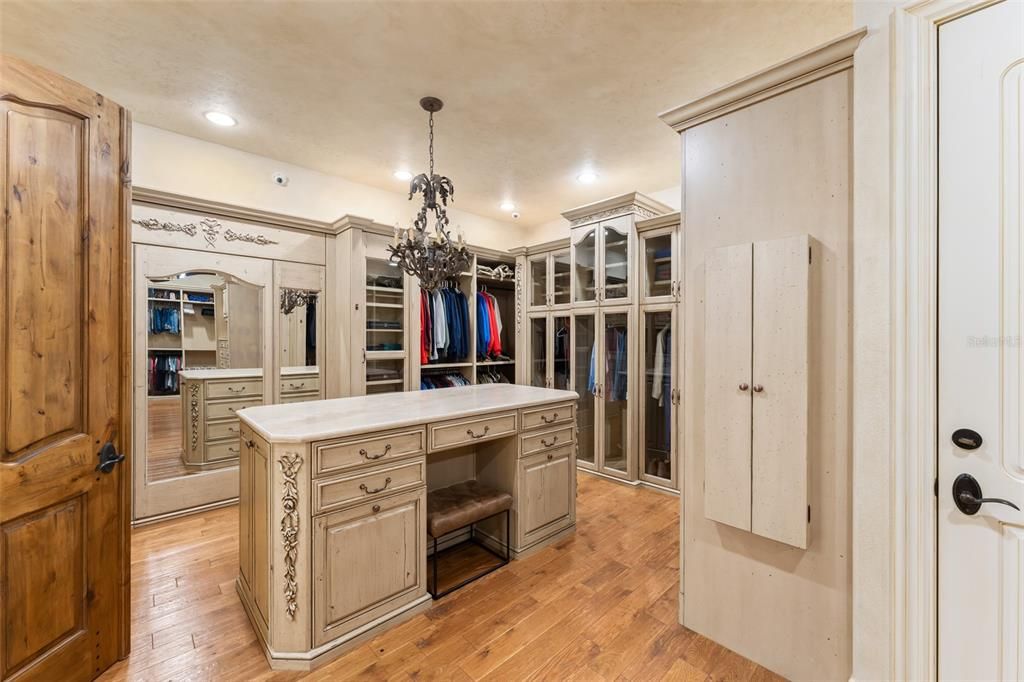 For Sale: $7,500,000 (10 beds, 13 baths, 25706 Square Feet)