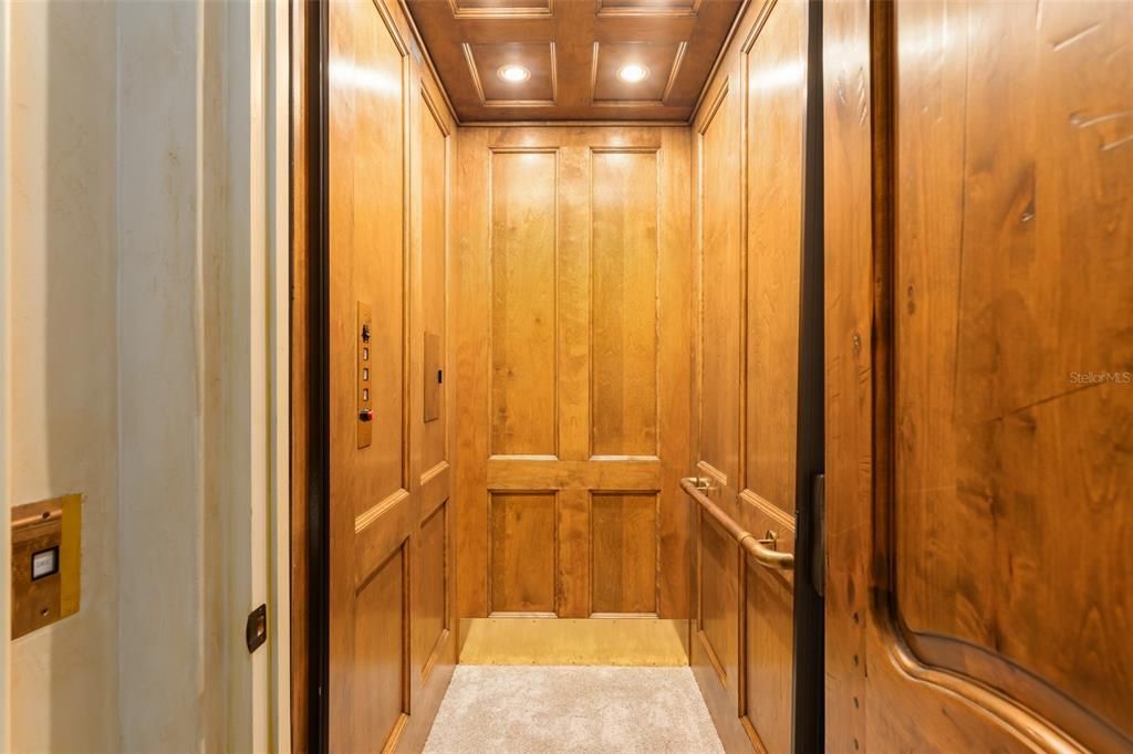 For Sale: $7,500,000 (10 beds, 13 baths, 25706 Square Feet)