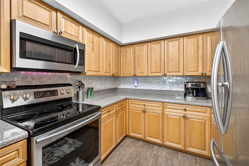 待售: $345,000 (2 贝兹, 2 浴室, 1339 平方英尺)