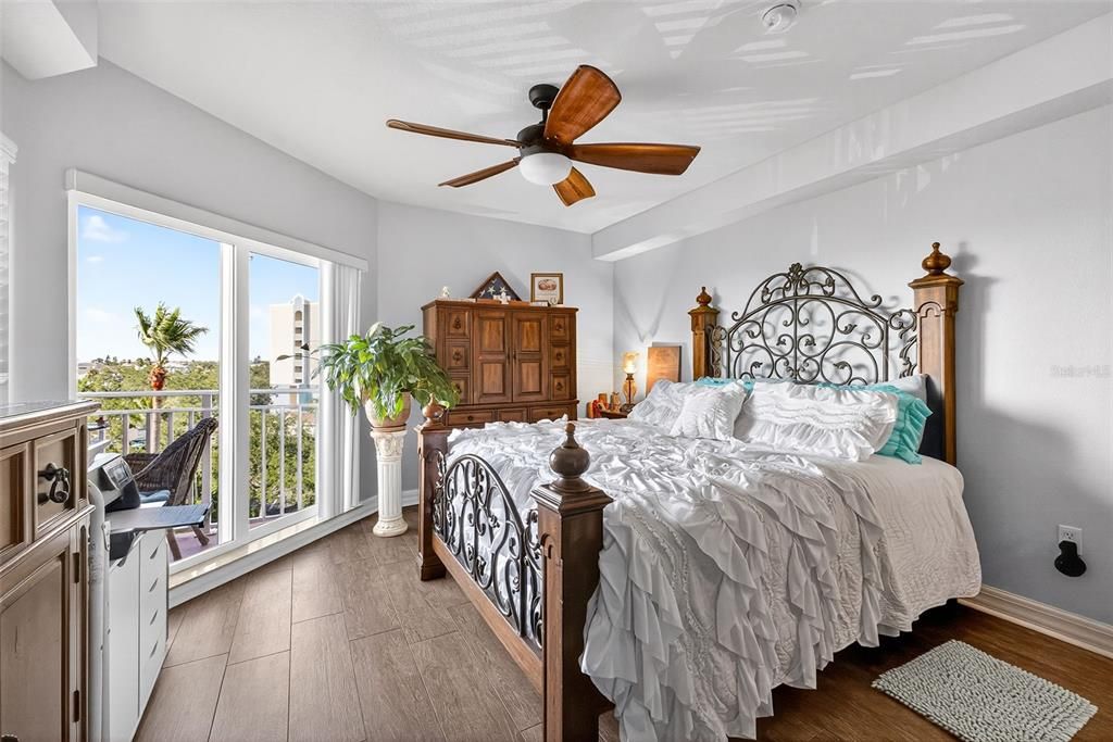 待售: $345,000 (2 贝兹, 2 浴室, 1339 平方英尺)