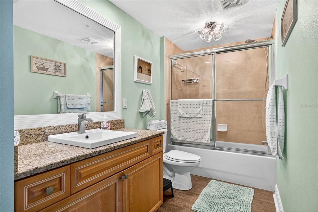 待售: $345,000 (2 贝兹, 2 浴室, 1339 平方英尺)