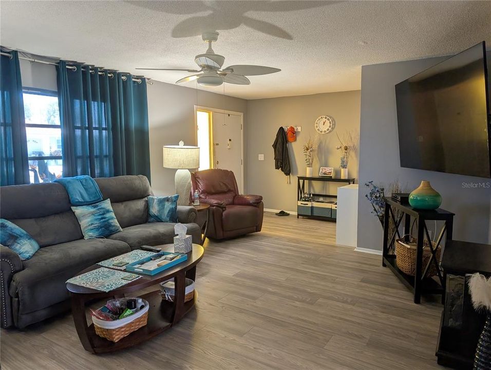 Activo con contrato: $297,500 (2 camas, 2 baños, 1310 Pies cuadrados)