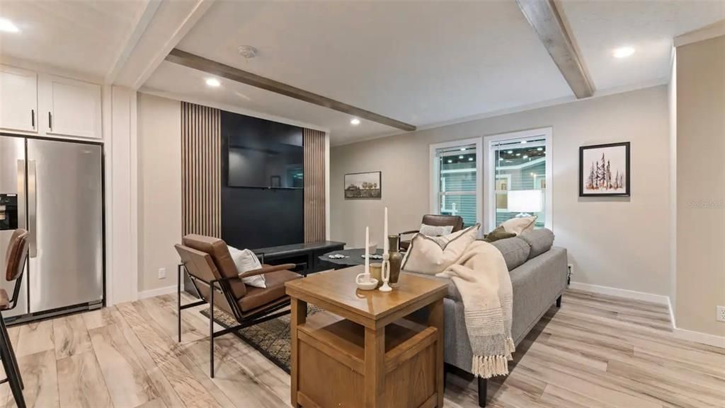 Под контрактом: $284,900 (3 спален, 2 ванн, 1600 Квадратных фут)