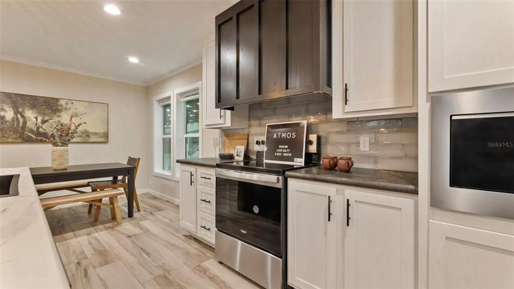 Под контрактом: $284,900 (3 спален, 2 ванн, 1600 Квадратных фут)