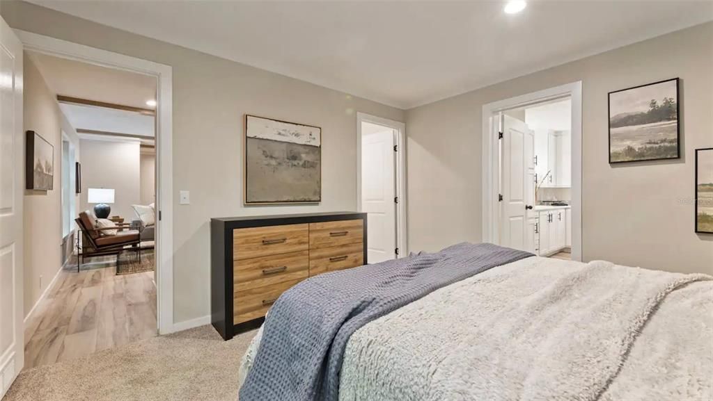 Под контрактом: $284,900 (3 спален, 2 ванн, 1600 Квадратных фут)