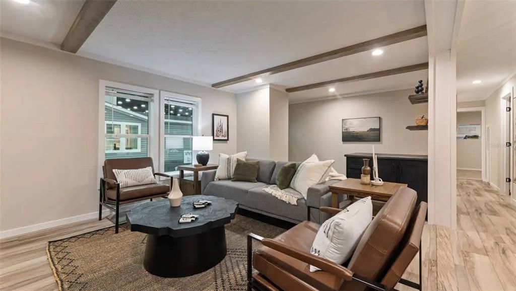 Под контрактом: $284,900 (3 спален, 2 ванн, 1600 Квадратных фут)