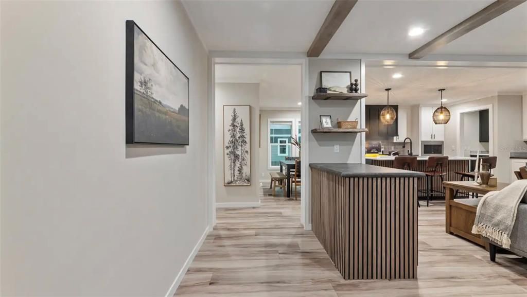 Под контрактом: $284,900 (3 спален, 2 ванн, 1600 Квадратных фут)