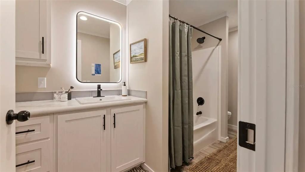 Под контрактом: $284,900 (3 спален, 2 ванн, 1600 Квадратных фут)