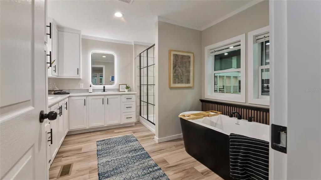 Под контрактом: $284,900 (3 спален, 2 ванн, 1600 Квадратных фут)