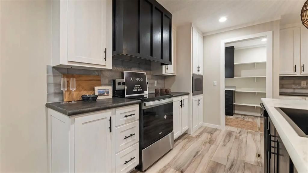 Под контрактом: $284,900 (3 спален, 2 ванн, 1600 Квадратных фут)