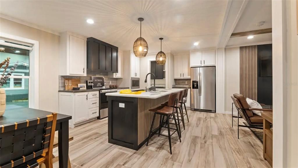 Под контрактом: $284,900 (3 спален, 2 ванн, 1600 Квадратных фут)