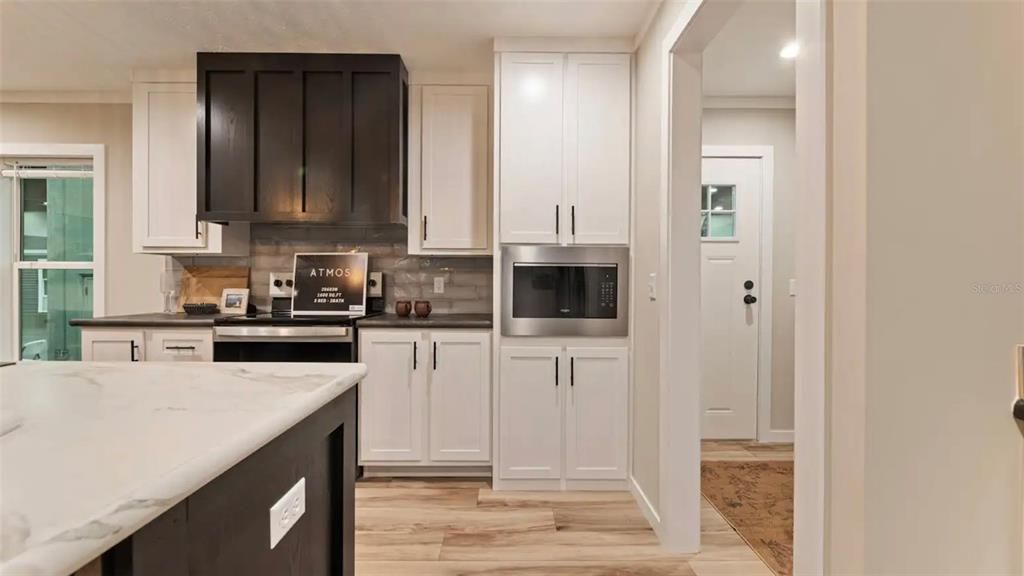 Под контрактом: $284,900 (3 спален, 2 ванн, 1600 Квадратных фут)