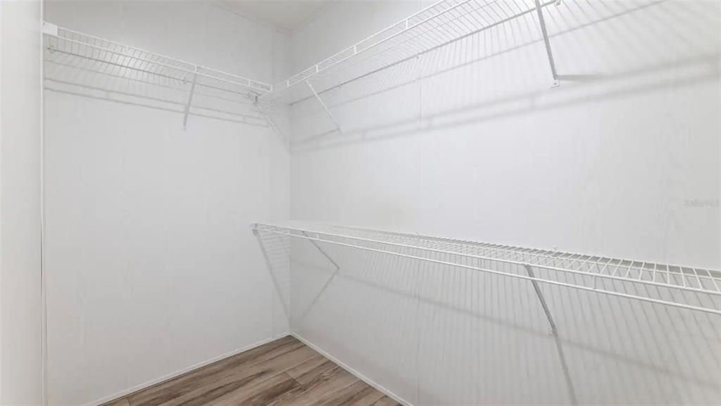 Под контрактом: $284,900 (3 спален, 2 ванн, 1600 Квадратных фут)